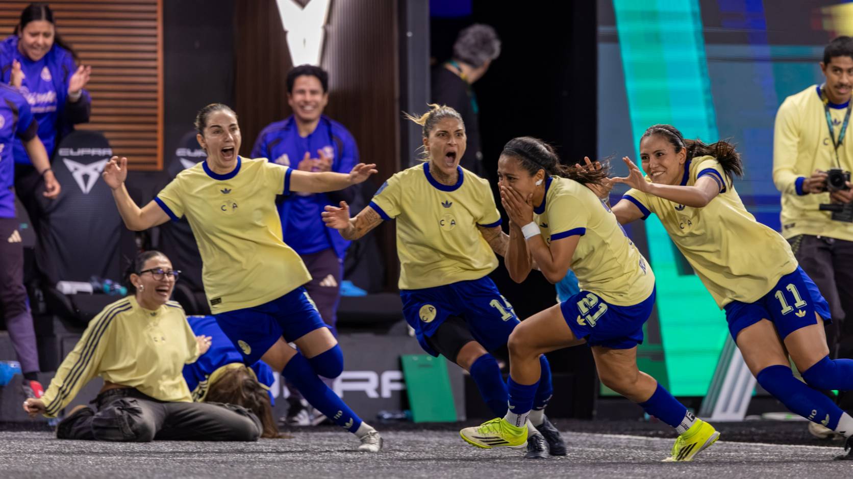 Club América remonta un 0-2 en cuatro minutos y Peluche Caligari golea 9-2: la final de la Queens Cup Mexico ya tiene cartel