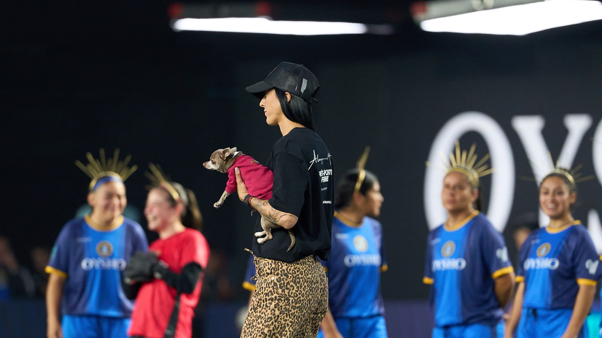 Jenni Hermoso bendijo con su magia a las jugadoras de la Queens